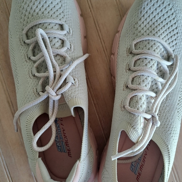 Skechers BOBS Step And Go 117122/NAT Natural Comfort Lightweight Slip In Sneaker - Picture 3 of 11